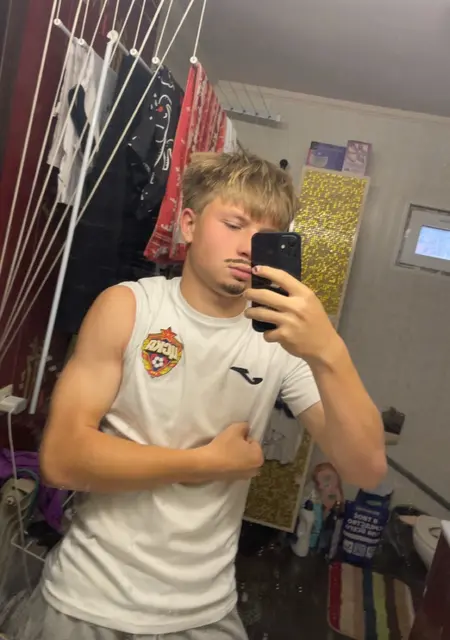 Я Артем, 25, знакомлюсь на одну ночь в Климовске