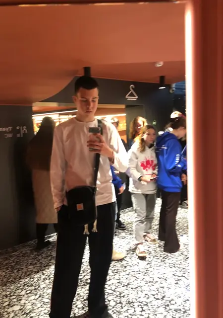 Я Александр, 19, знакомлюсь для приятного времяпровождения в Севастополе