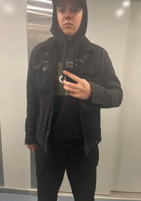 Я Дмитрий, 19, знакомлюсь на одну ночь в Курске