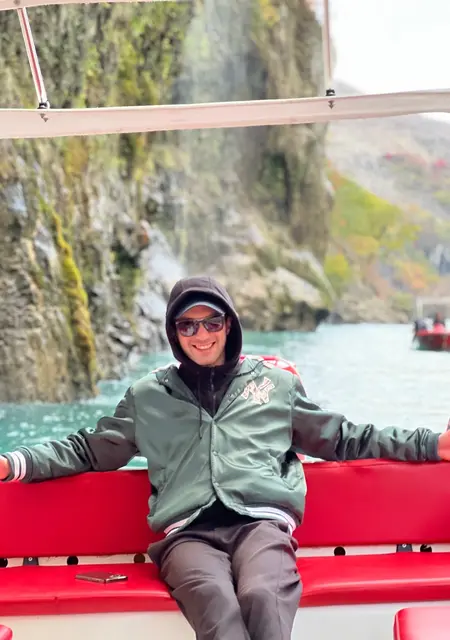 Я Руслан, 28, из Владикавказа, ищу знакомства на одну ночь