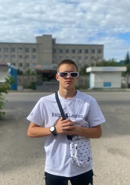 Я Артём, 18, знакомлюсь на одну ночь в Липецке