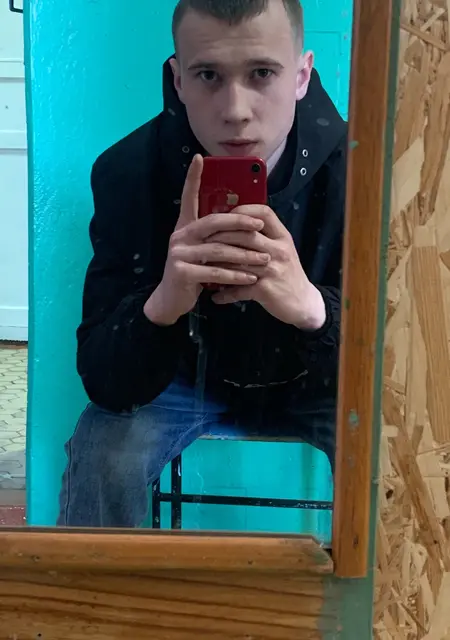 Я Максик, 18, знакомлюсь для открытые отношения в Омске