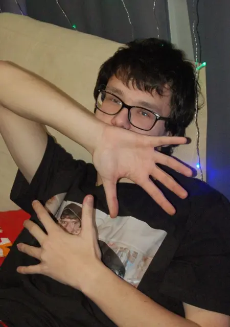 Я Максим, 20, знакомлюсь на одну ночь в Петрозаводске