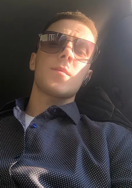 Я Саня, 20, из Воронежа, ищу знакомства без обязательств