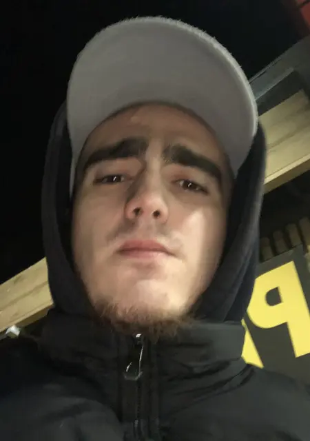 Родион из Ижевска, мне 21, познакомлюсь для постоянных отношений