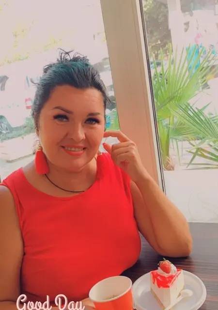 Яна из Сочи, мне 51, познакомлюсь