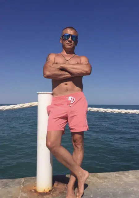 Alex из Алматы, мне 45, познакомлюсь на одну ночь