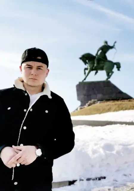 Я Дэнни, 24, из Сибая, ищу знакомства без обязательств