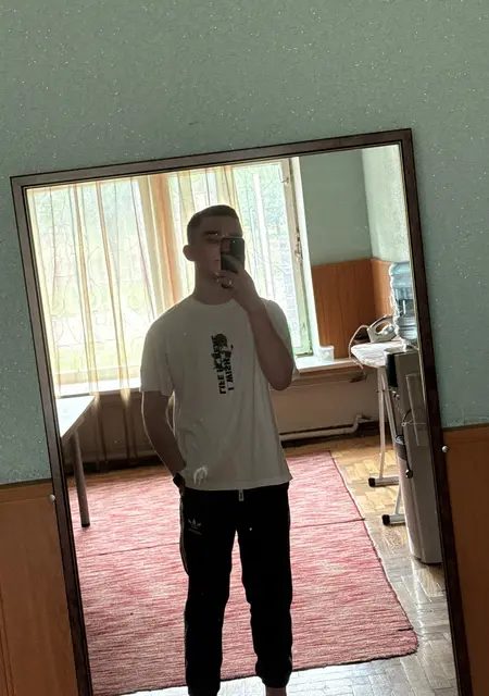 Я Эдуард, 20, знакомлюсь без обязательств в Рязани