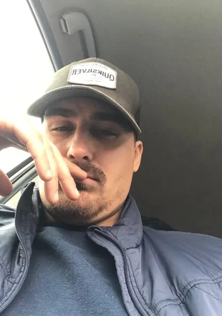 Я Артём, 27, знакомлюсь без обязательств в Новочеркасске