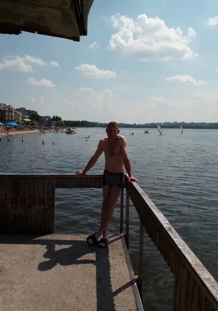 Кирилл из Славуты, мне 38, познакомлюсь на одну ночь