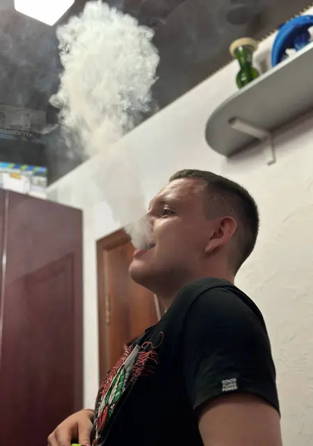 Я Ярослав, 20, из Новочеркасска, ищу знакомства на одну ночь