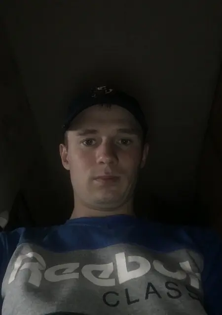 Я Антон, 29, из Ревды, ищу знакомства на одну ночь