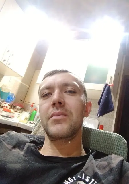 Антон из Красногорска, мне 38, познакомлюсь для приятного времяпровождения