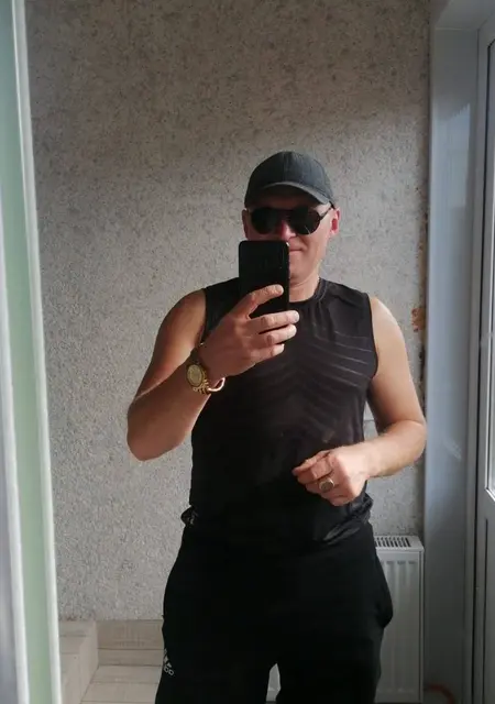 Денис из Качканара, мне 42, познакомлюсь на одну ночь