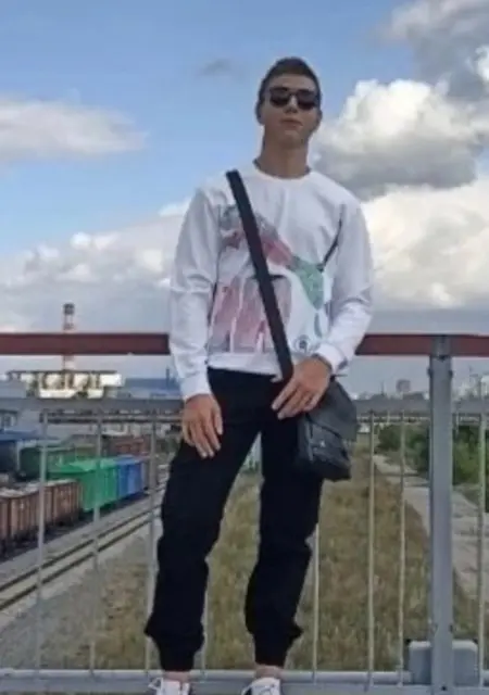 Я Макс, 20, из Новосибирска, ищу знакомства без обязательств