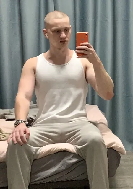 Никита из Санкт-Петербурга, мне 21, познакомлюсь на одну ночь