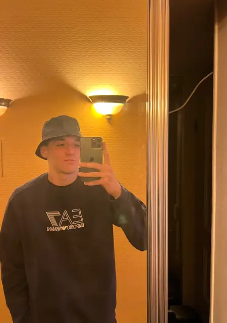 Артем из Брянска, мне 31, познакомлюсь на одну ночь