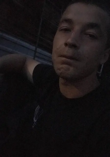 Владислав из Саратова, ищу на сайте знакомства на одну ночь