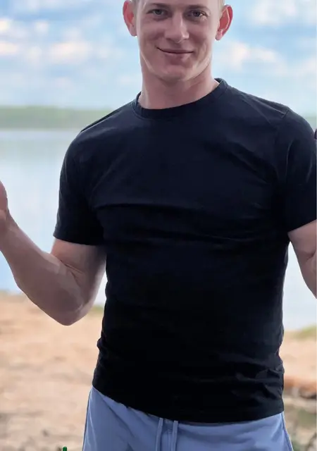 Антон из Брянска, ищу на сайте знакомства на одну ночь