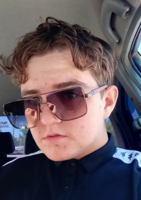 Я Иван, 19, из Оренбурга, ищу знакомство для открытые отношения