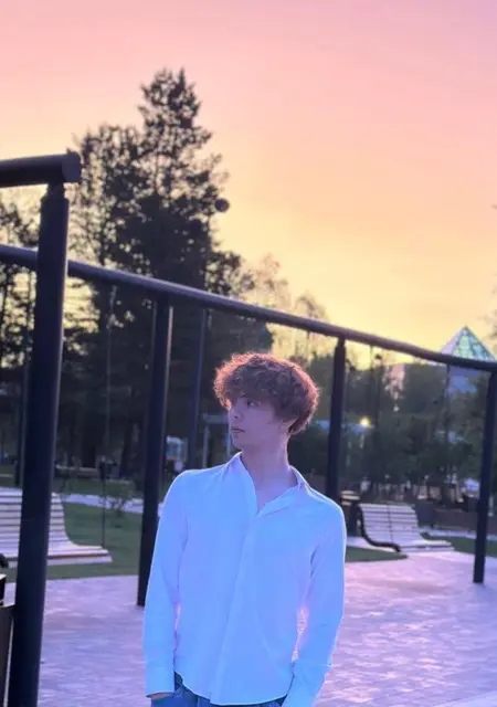 Я Vladimir, 20, из Ноябрьска, ищу знакомство для приятного времяпровождения