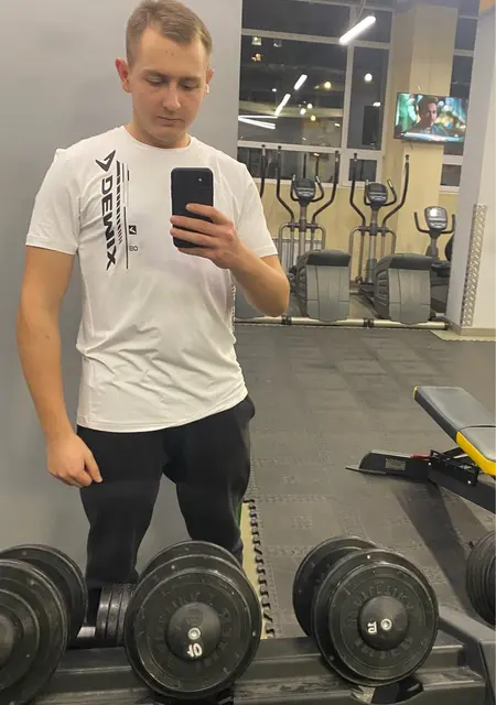 Я Maksim, 20, знакомлюсь для постоянных отношений в Мичуринске