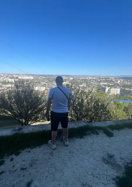 Я Тема, 20, из Ялты, ищу знакомство для постоянных отношений