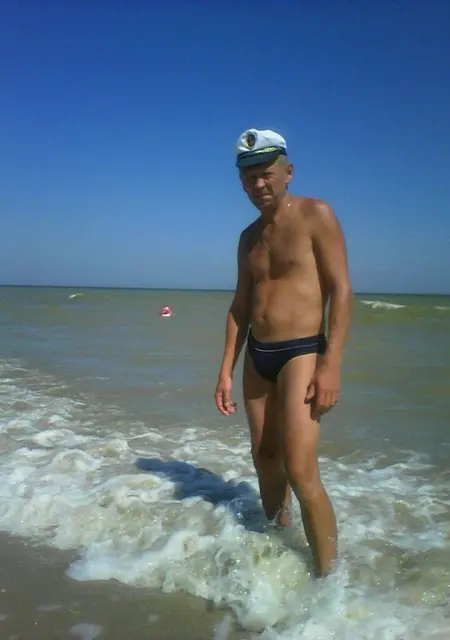 Слава из Калуги, мне 53, познакомлюсь на одну ночь