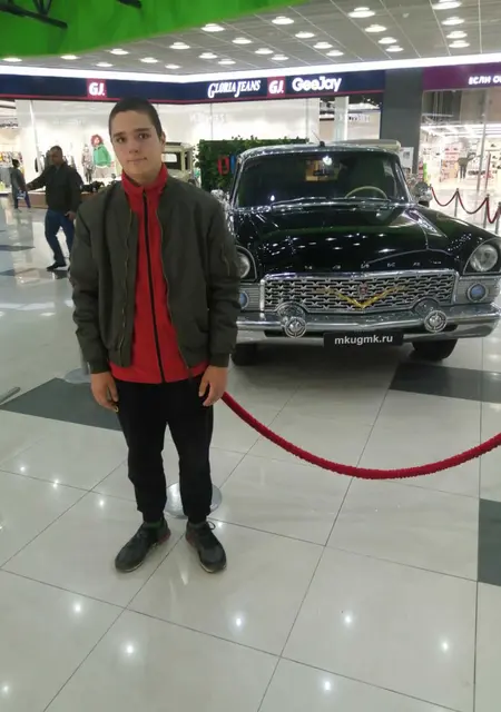 Илья из Екатеринбурга, мне 21, познакомлюсь на одну ночь