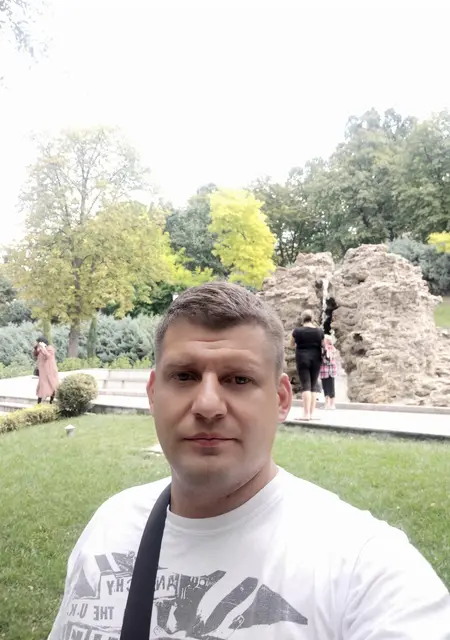 Евгений из Харькова, мне 43, познакомлюсь для приятного времяпровождения