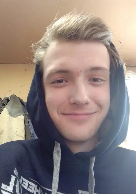 Я Влад, 23, знакомлюсь для постоянных отношений в Новоульяновске