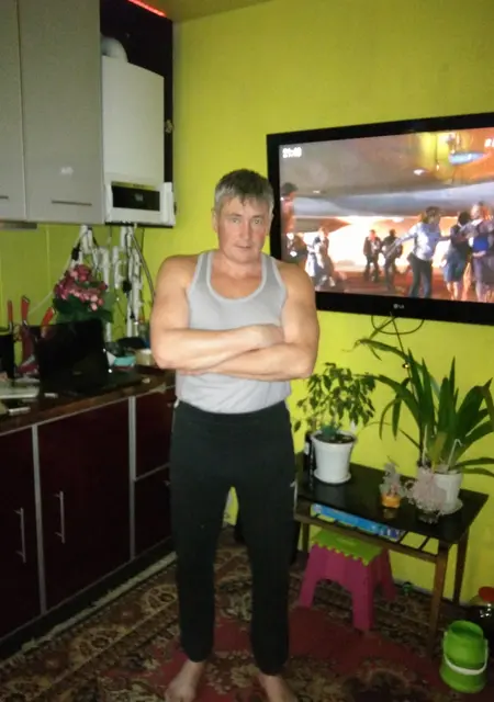 Олег из Саратова, ищу на сайте знакомства без обязательств