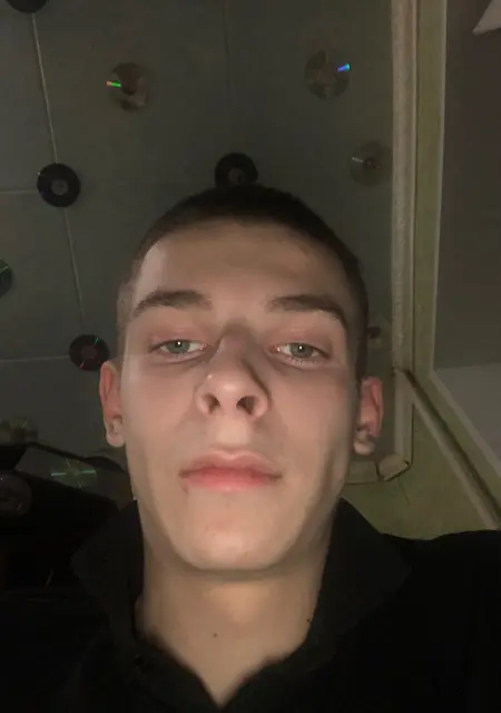 Я Максим, 19, из Балахны, ищу знакомство для приятного времяпровождения