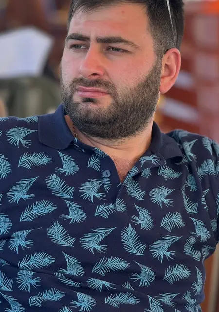 Я Эдуард, 30, из Санкт-Петербурга, ищу знакомство для приятного времяпровождения