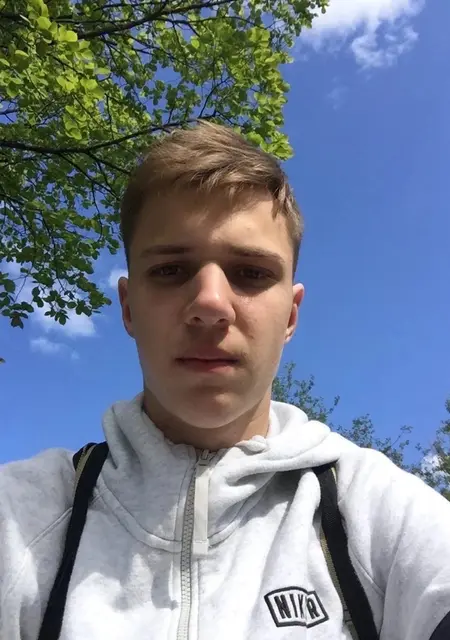 Я Олег, 25, из Ярославля, ищу знакомства на одну ночь