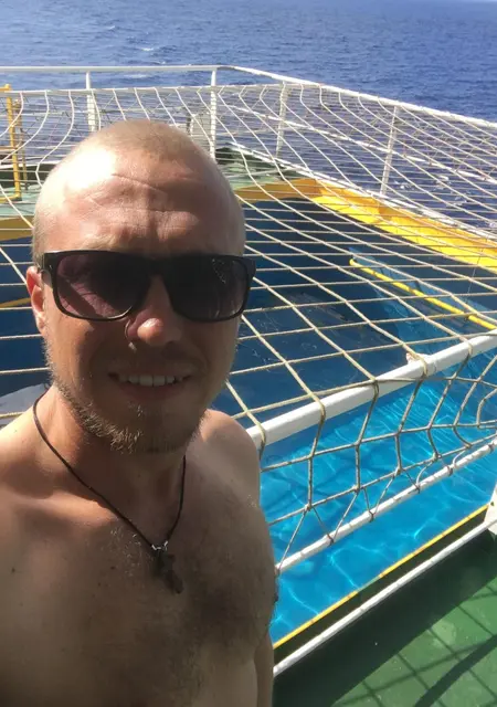 Игорь из Херсона, ищу на сайте знакомства на одну ночь