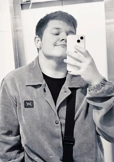 Я Саша, 21, из Вологды, ищу знакомства без обязательств