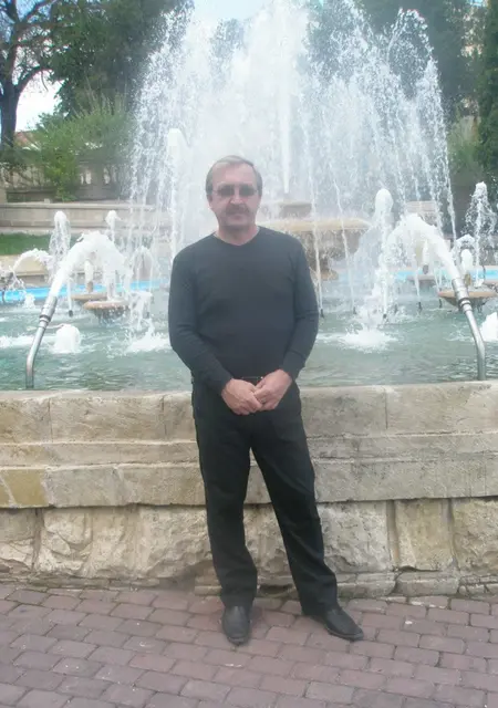 Я Влад, 56, знакомлюсь для общения в Ессентуках
