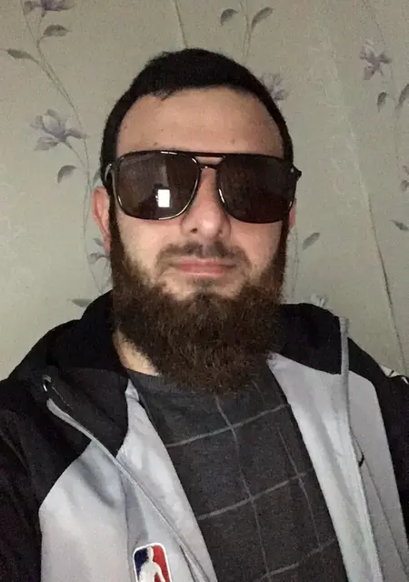 Я Артем, 27, из Астрахани, ищу знакомство для постоянных отношений