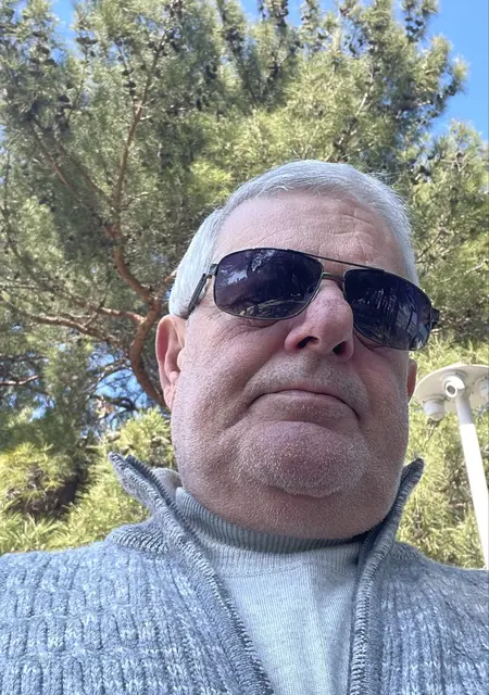 Я Grigorii, 64, из Санкт-Петербурга, ищу знакомство для дружбы