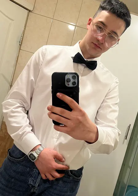 Я Филипп, 19, знакомлюсь для открытые отношения в Омске