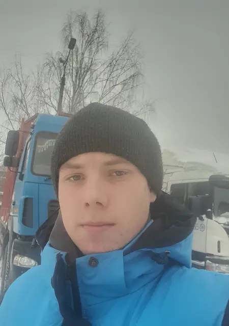 Я Алексей, 20, из Кирова, ищу знакомства на одну ночь