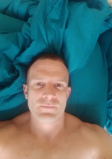 Я Ваня, 34, из Валуек, ищу знакомство для приятного времяпровождения