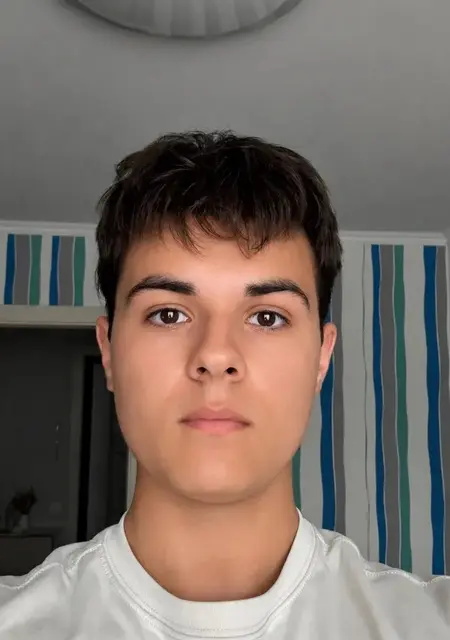 Я Максим, 18, из Великого Новгорода, ищу знакомство для приятного времяпровождения
