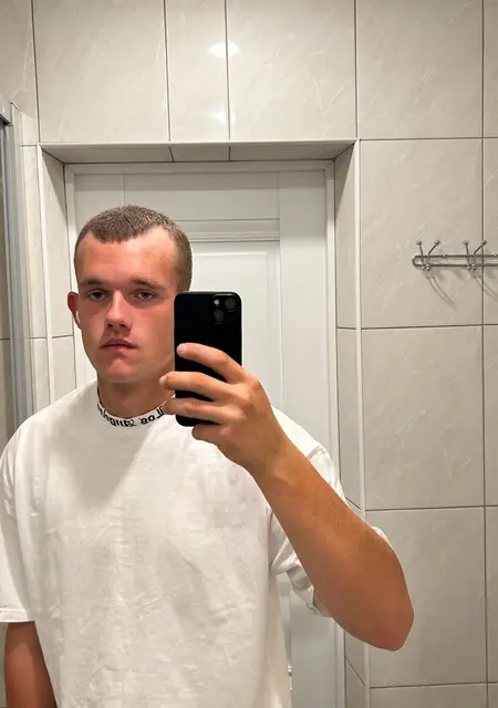 Я Сергей, 18, из Владимира, ищу знакомства на одну ночь