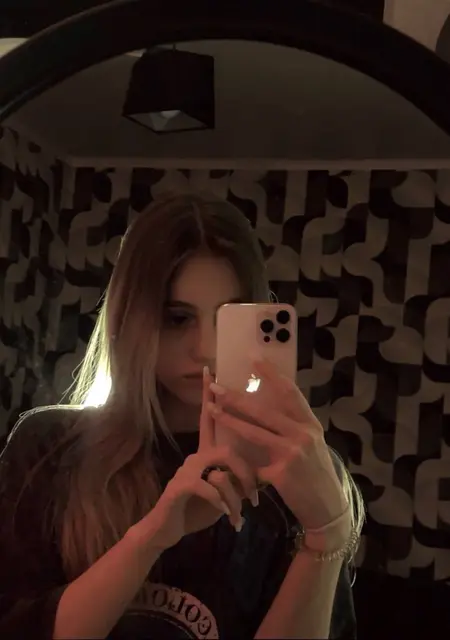 Александра из Воронежа, ищу на сайте общение