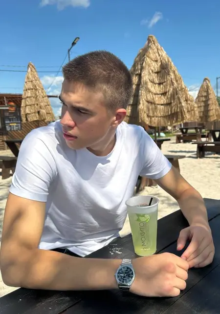 Иван из Тольятти, мне 19, познакомлюсь для приятного времяпровождения