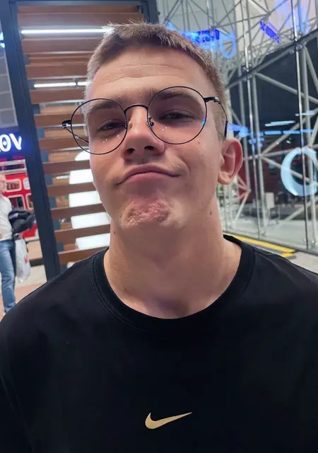 Я Денис, 22, знакомлюсь без обязательств в Омске