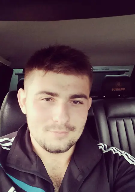 Я Валерий, 27, из Старого Оскола, ищу знакомство для приятного времяпровождения